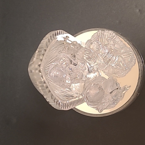 Beautiful Vintage Acrylic Wind-up Musical Nativity - Picture 12 of 16